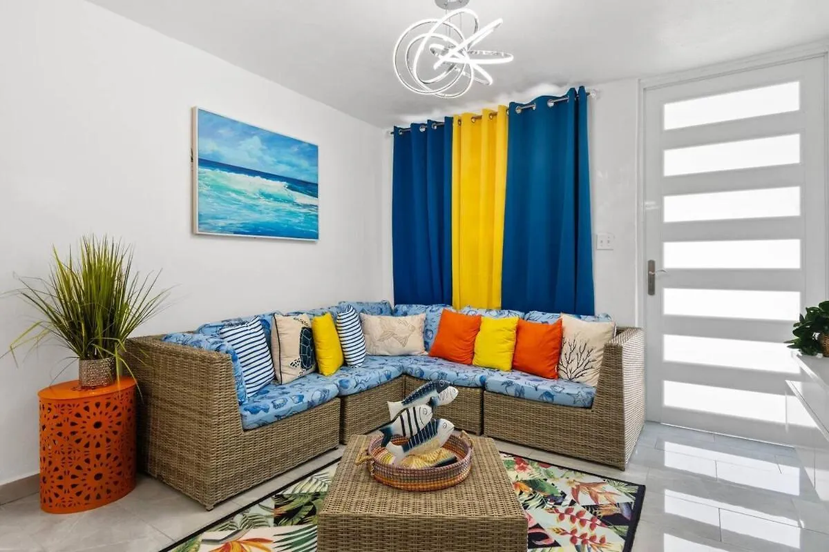 Family Home 4 Bedroom Near To The Airport Pool Carolina